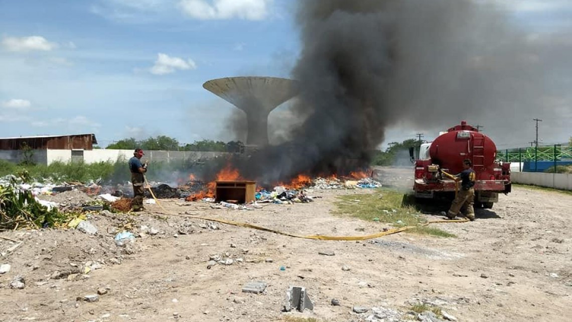 Incendian carretoneros varias zonas del basurero antiguo 