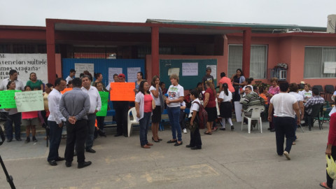 Continúa bloqueado el centro de atención múltiple