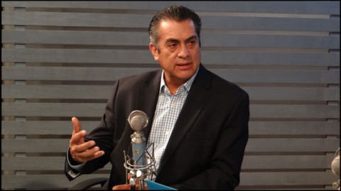 Busca "El Bronco" que lo deje promocionarse más