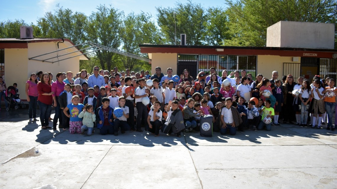 Padres de familia agradecen al Presidente Municipal su compromiso con la educación
