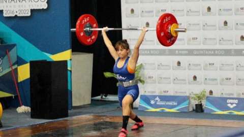Se baña de bronce Cassandra Michel Vélez en el campeonato de pesas
