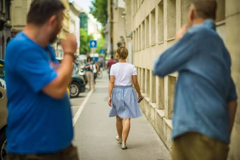 Alemania debate penalizar los piropos callejeros como forma de acoso sexual
