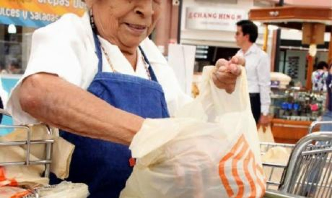 Empresas recurren a adultos mayores