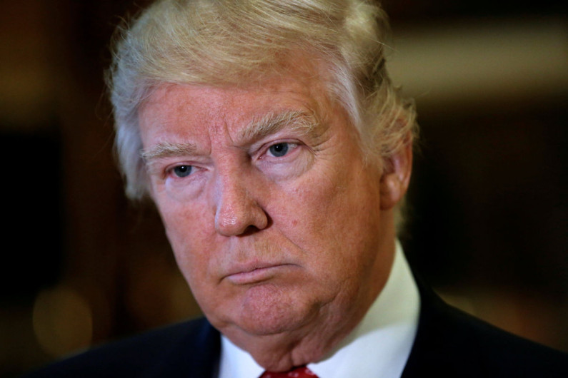 Califica Trump de 'vergonzoso' fallo judicial contra su política migratoria
