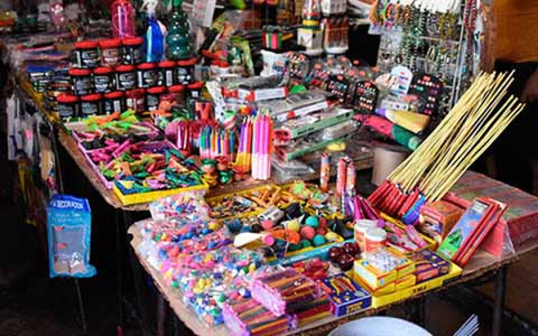 Vendedores de pirotecnia, en espera de la noche vieja para aumentar sus ventas