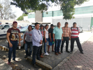 Se manifiestan auxiliares viales en Madero