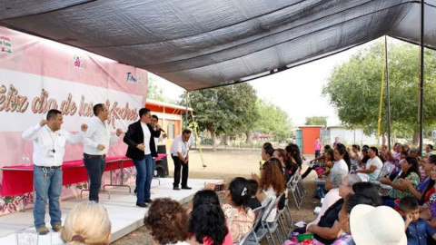 Ayuntamiento festeja a madres de Aquiles Serdán