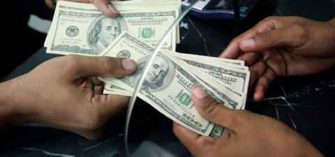 Dólar cotiza en 18.65 pesos a la venta en casas de cambio 