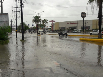Continúan afectaciones e inundaciones por fuertes lluvias