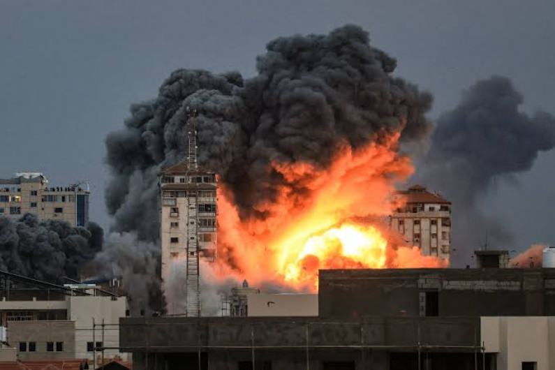 Irán lanza contraofensiva contra Israel en respuesta a recientes ataques