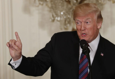 Busca Trump medida migratoria