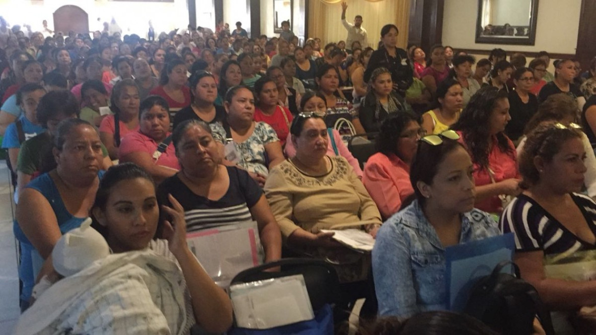 Entregan kits de información y trajeras Bansefi a mujeres Prospera