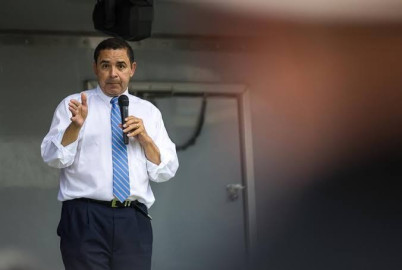 Caso Henry Cuellar: Dos consultores de su equipo se declaran culpables de sobornos