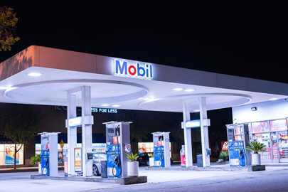 Mobil abre primera gasolinera sin combustibles de Pemex en México