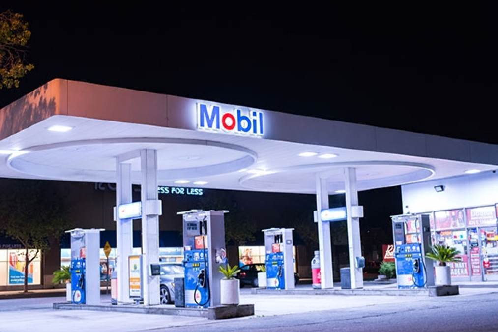 Mobil abre primera gasolinera sin combustibles de Pemex en México