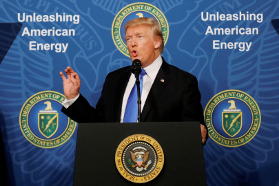 Precios de petróleo "artificialmente muy altos": Trump