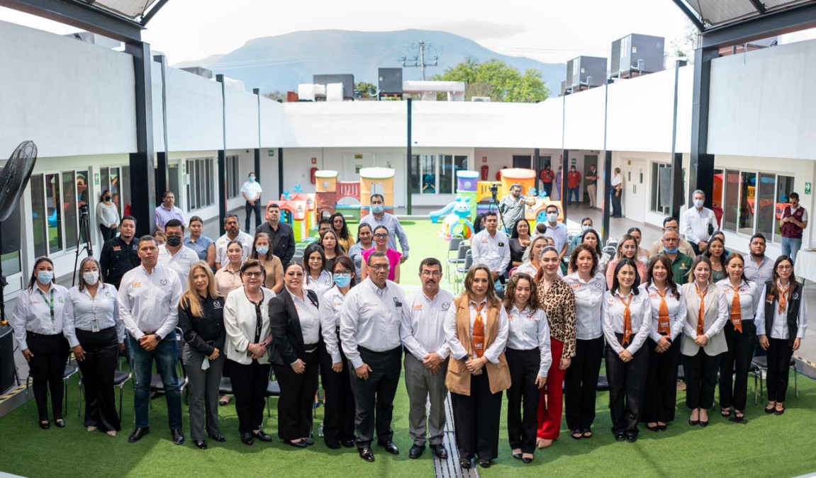 Entrega rector Dámaso Anaya moderna guardería CENDI UAT-IMSS