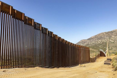 Familia gana juicio y recupera sus tierras, antes ocupadas para construir muro fronterizo