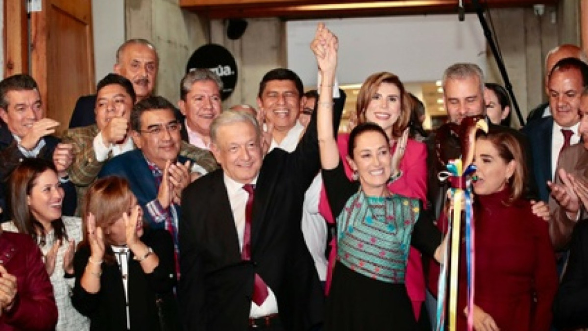 Entrega AMLO bastón de mando de la 4T a Claudia Sheinbaum