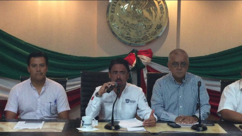 Preocupa a Alcalde baja producción de barriles en refinería de Madero