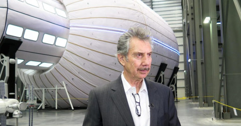 Busca lanzar hoteles en el espacio