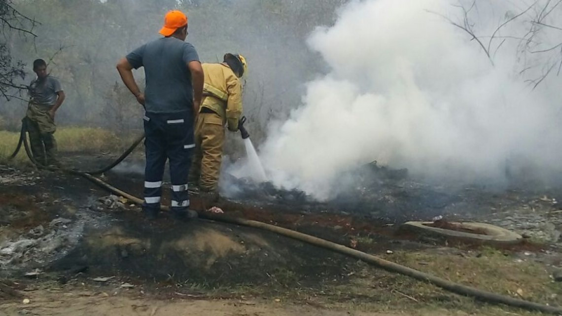 Tras olvidar frijoles en la lumbre, humilde vivienda se incendia.