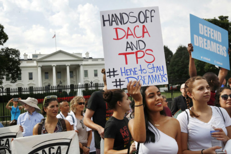 Trump declara que "¡no habrá acciones!" en cuento al DACA durante 6 meses