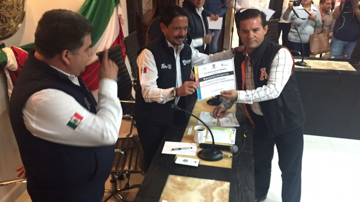 Entregan premio municipal del deporte 2017