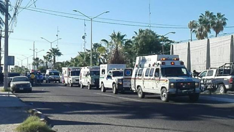 Autoridades realizan operativo para contener motín en el Cereso de La Paz