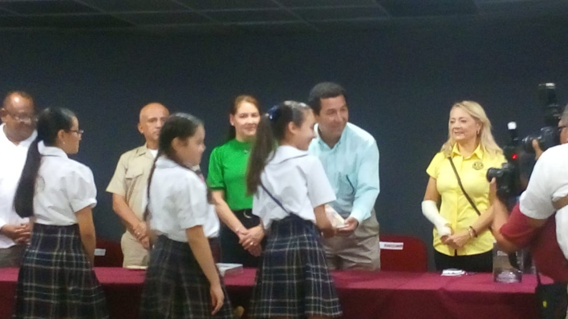 Club rotario “Matamoros Profesional” dona 4 mil libros a la secretaria de Educación de Matamoros