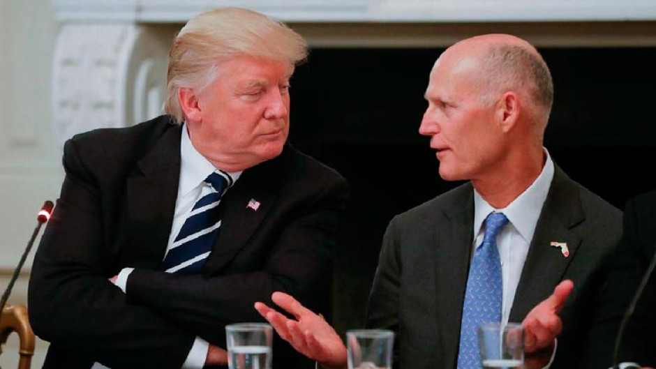 Gobernador de Florida promulga ley para proteger escuelas