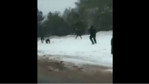 Policías Estatales se enfrentan en "Guerra de Nieve"