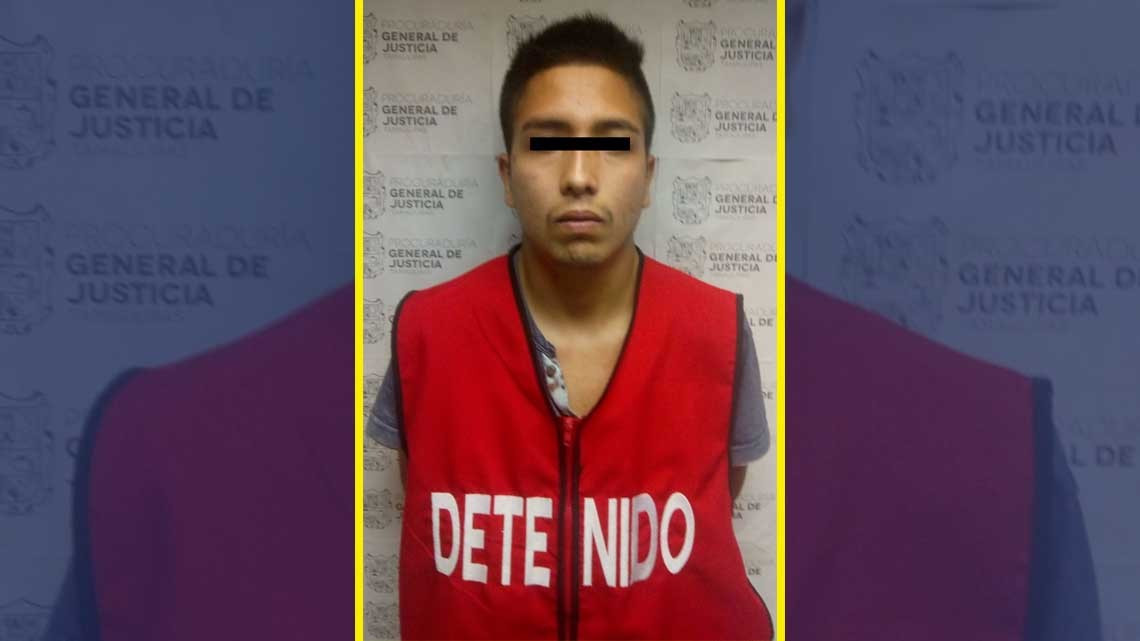 Detienen a hombres en posesión armas y vehículo