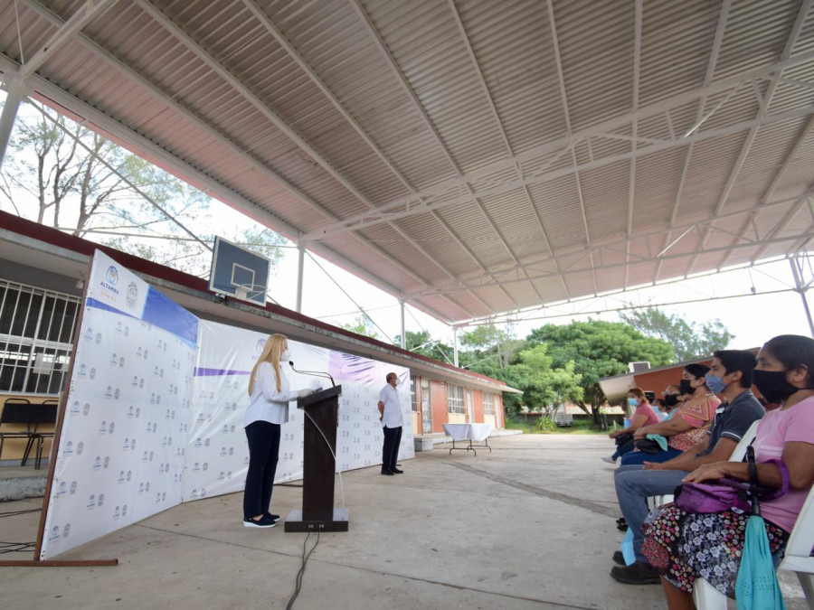 Respalda Alma Laura Amparán a estudiantes altamirenses