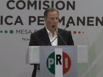 Meade entrega carta de intención para buscar la candidatura del PRI a la presidencia de México en 2018