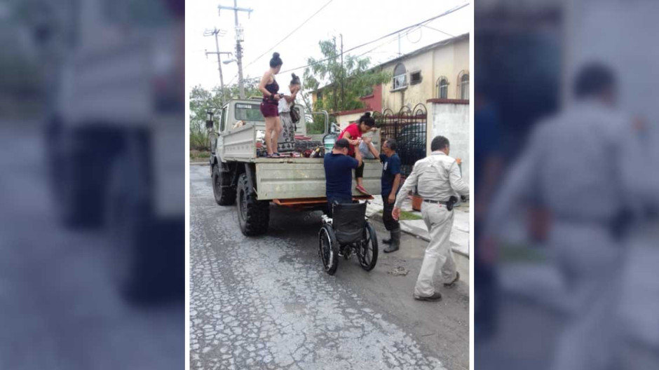 Pemex apoya a afectados por fuertes lluvias