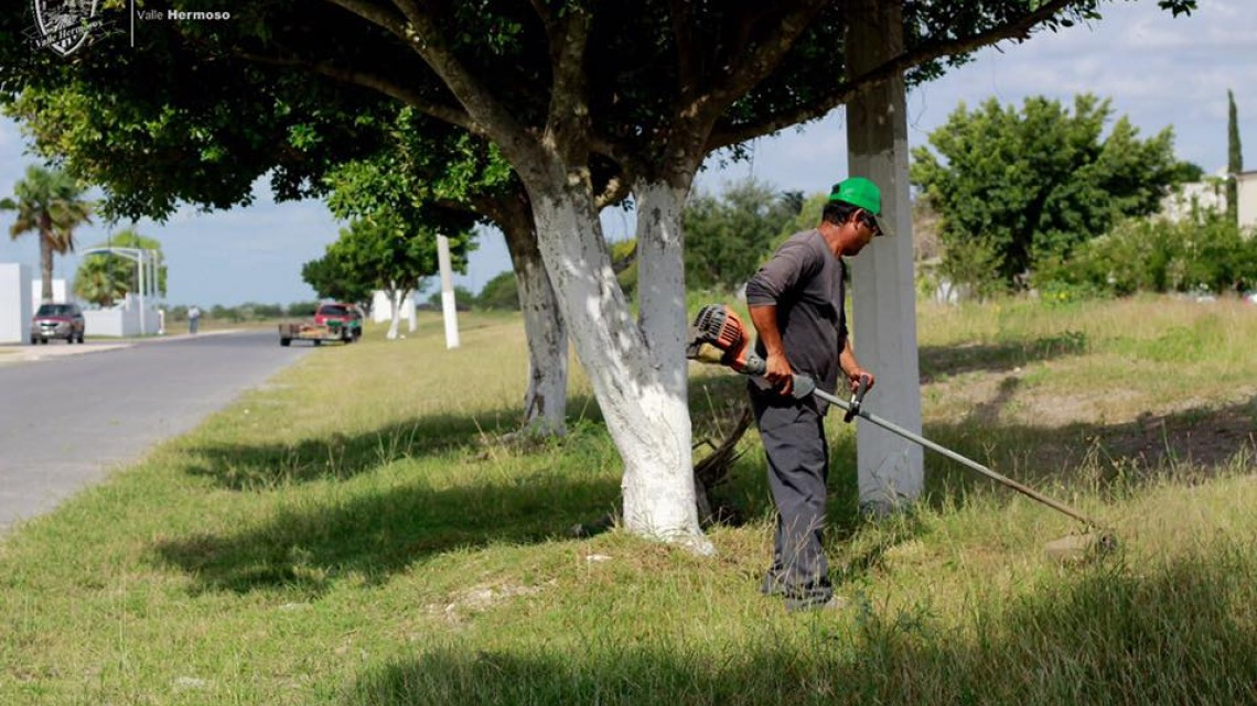 Dan mantenimiento al Polideportivo Municipal