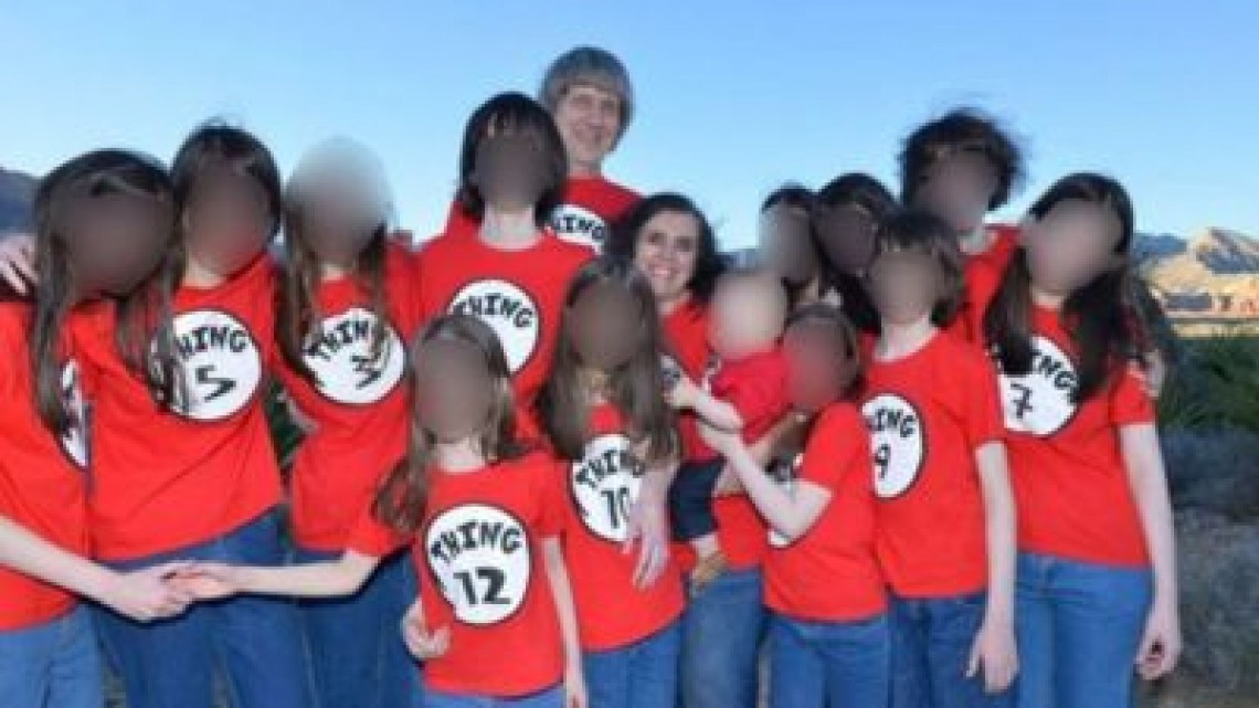 Padres de niños encadenados comparecerán el jueves