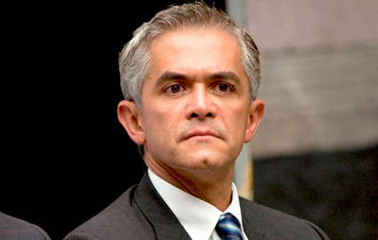 Sin documento, Mancera no dejará el Gobierno