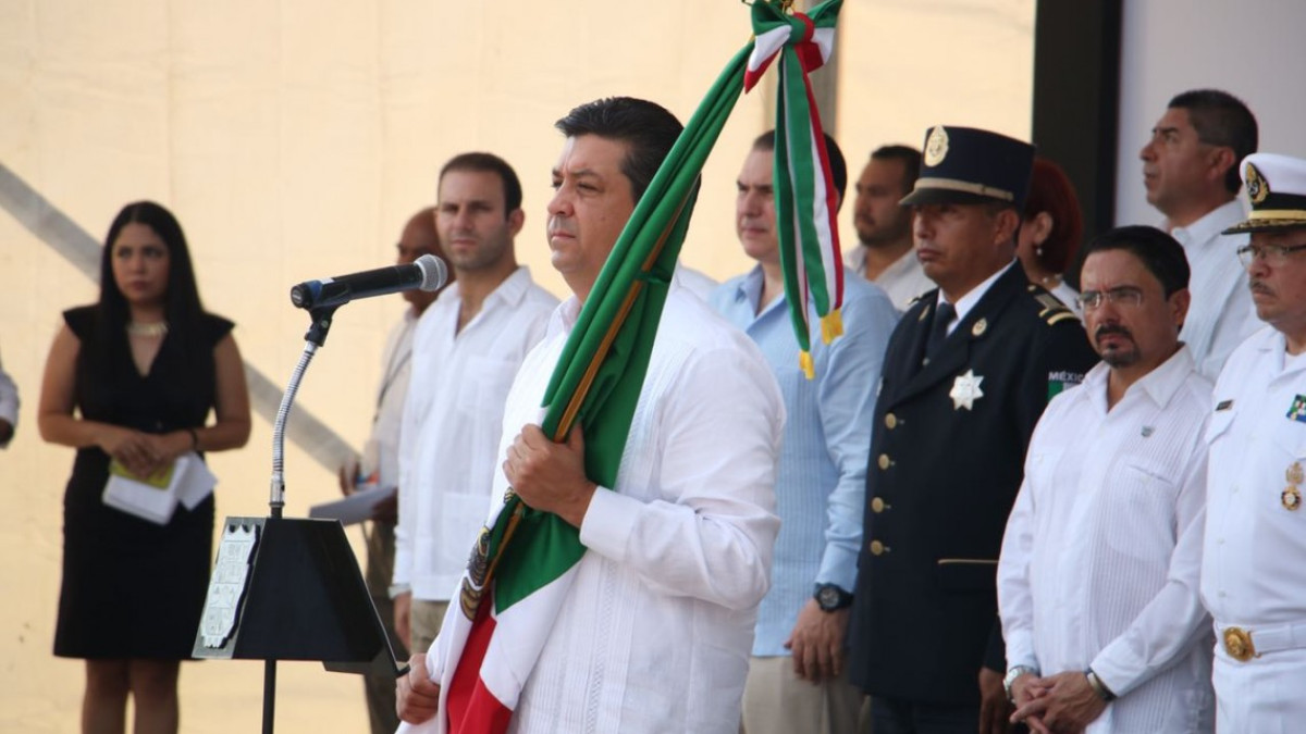 Andrés Zorrilla acompaña a Cabeza de Vaca en su visita a la UAT