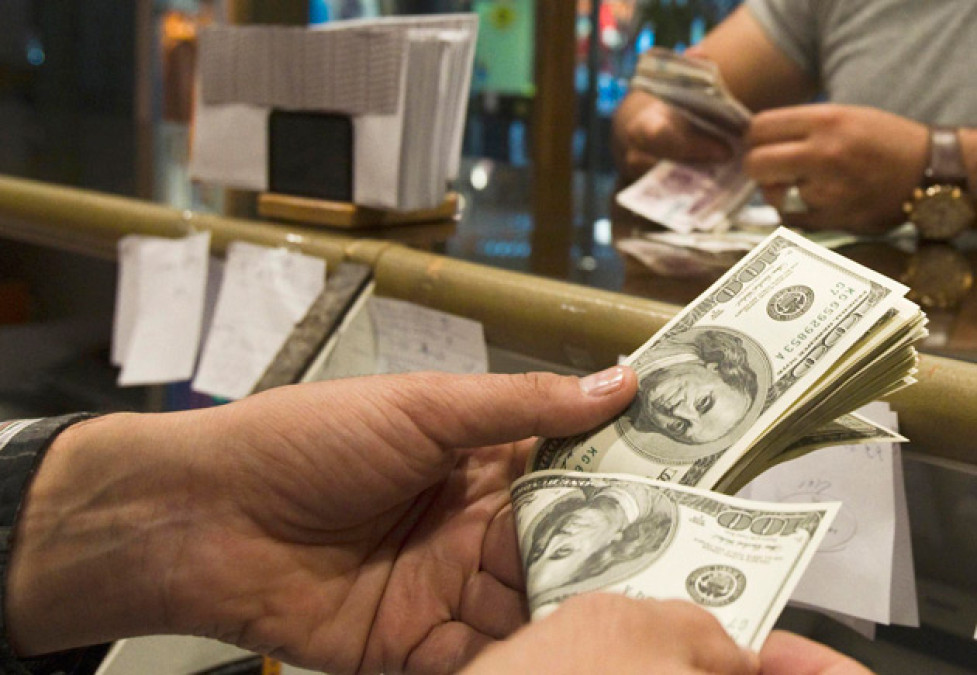 Dólar se encuentra a 17.85 pesos en casas de cambio