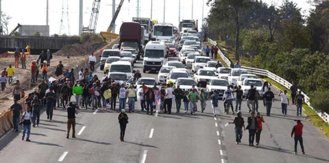 En cuatro estados se reportan 17 bloqueos por "gasolinazo"