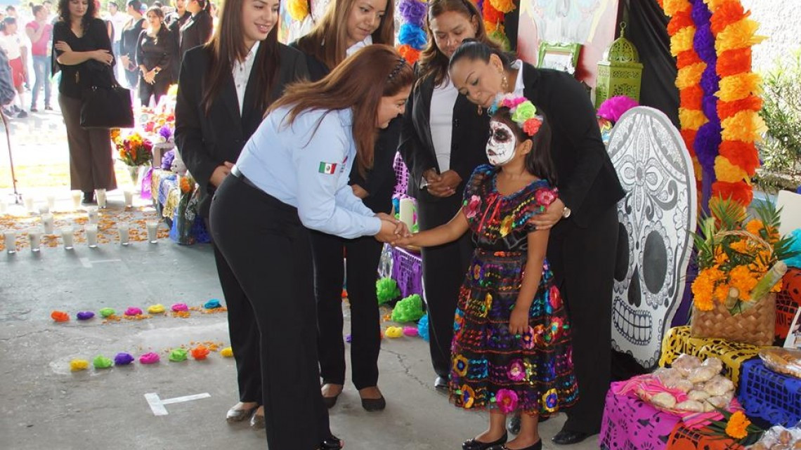 Exhiben altares de muertos en Miguel Alemán