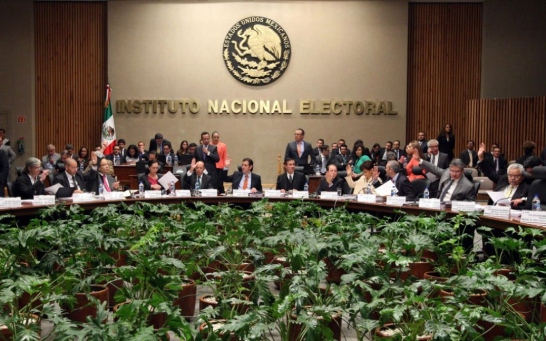 Aspirantes entregan ante INE gastos por 12.2 mdp