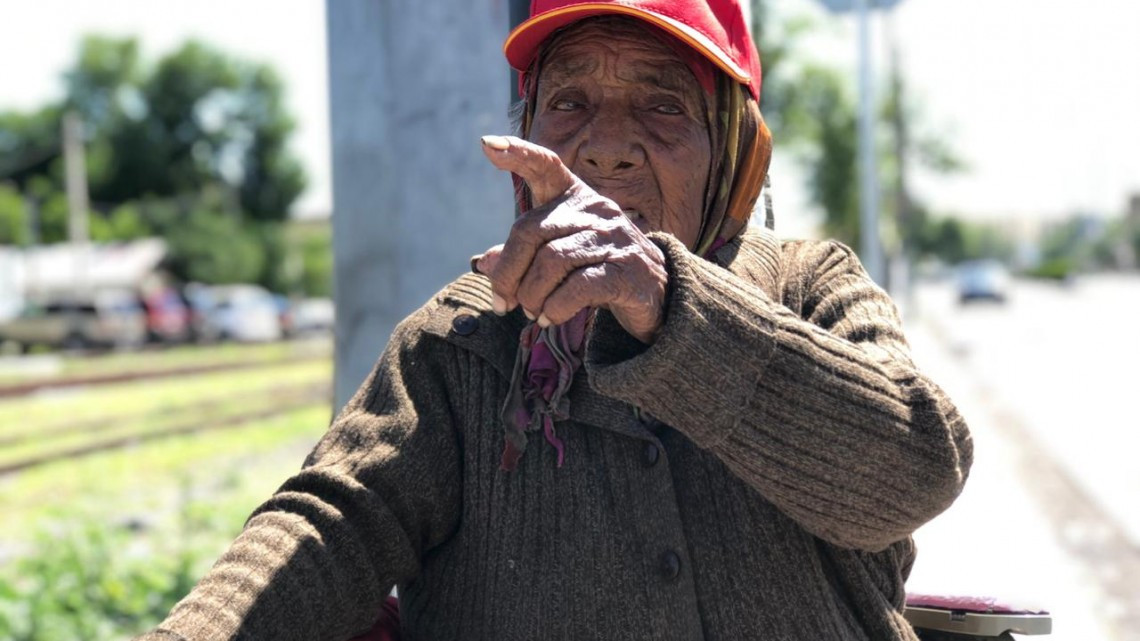 Asención busca quien la pueda operar de una rodilla