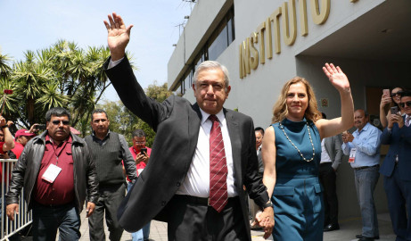 Se registra AMLO como candidato a la presidencia