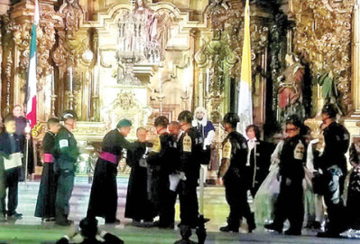 Reconoce Arquidiócesis a marinos y militares