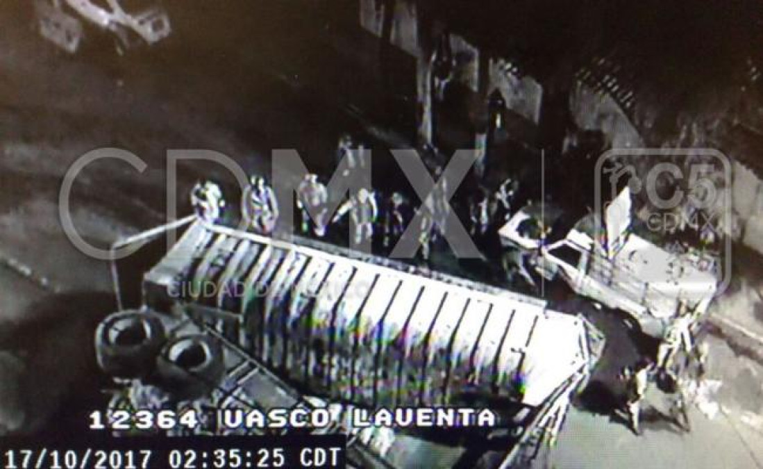Vuelca tráiler en CDMX