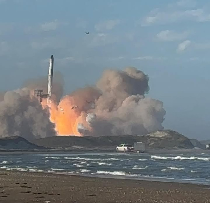 SpaceX logra con éxito lanzamiento del Starship y recupera propulsor Super Heavy