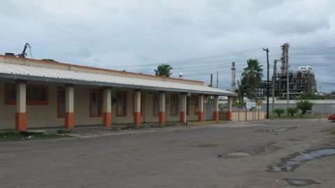 Urge agilizar reubicación de escuelas pegadas a refinería                                                                                                      